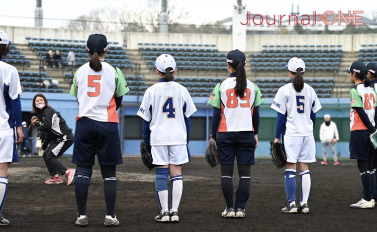 四国を応援! VERTZの庄司奈々選手、辻井美波選手がJR四国の観光列車 伊予灘ものがたりで女子旅!-Journal-ONE撮影