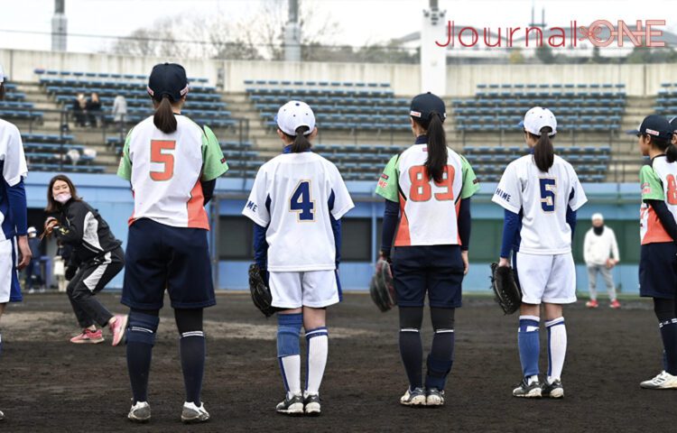 四国を応援! VERTZの庄司奈々選手、辻井美波選手がJR四国の観光列車 伊予灘ものがたりで女子旅!-Journal-ONE撮影
