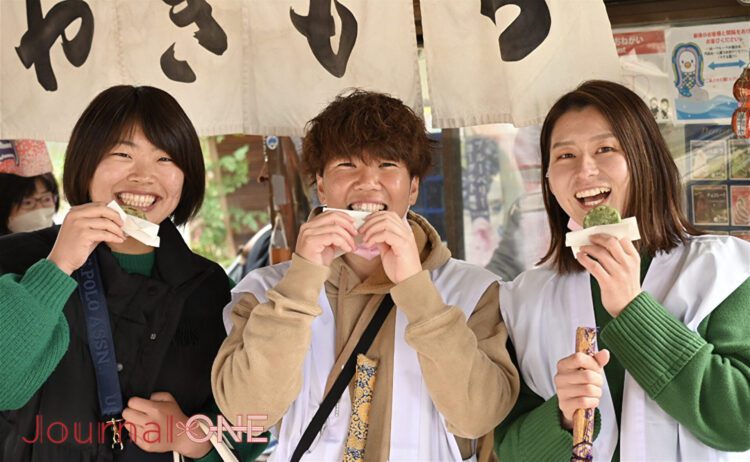 四国を応援! VERTZの庄司奈々選手、辻井美波選手、須永小晴選手が愛媛県松山市道後の石手寺を女子旅!-Journal-ONE撮影