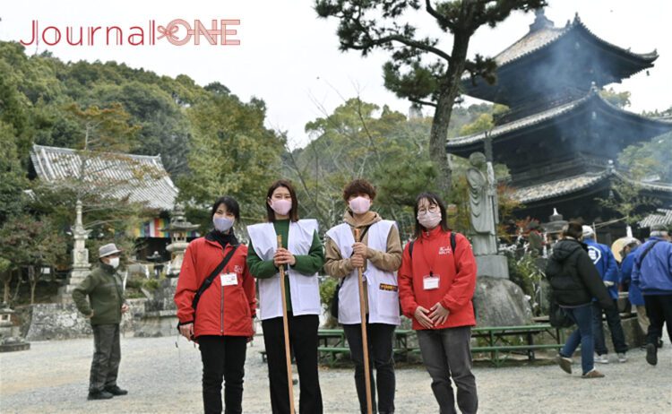 四国を応援! VERTZの庄司奈々選手、辻井美波選手、須永小晴選手が愛媛県松山市道後の石手寺を女子旅!-Journal-ONE撮影