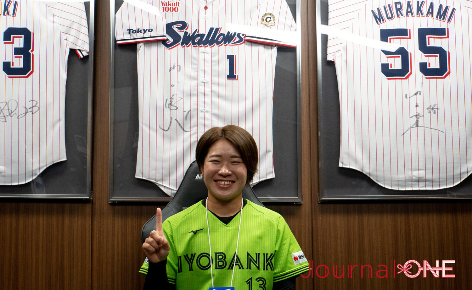東京ヤクルトスワローズvs阪神タイガース "松山DAY" 始球式に登場したスワローズ・久保拓眞投手の実妹で女子ソフトボール選手の久保和咲さん（伊予銀行ヴェールズ）-Journal-ONE撮影