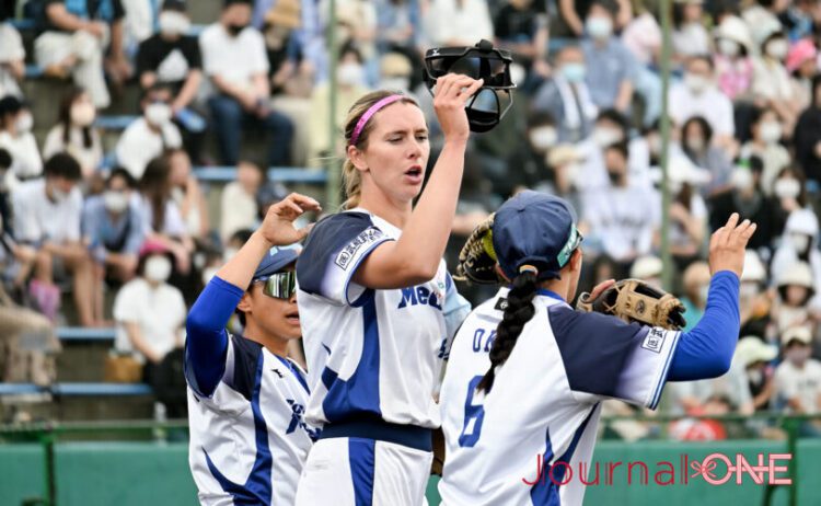 女子ソフトボール JDリーグ交流戦 戸田中央メディックス埼玉のAlyssa Denham（アリッサ・デンハム）投手-Journal-ONE撮影