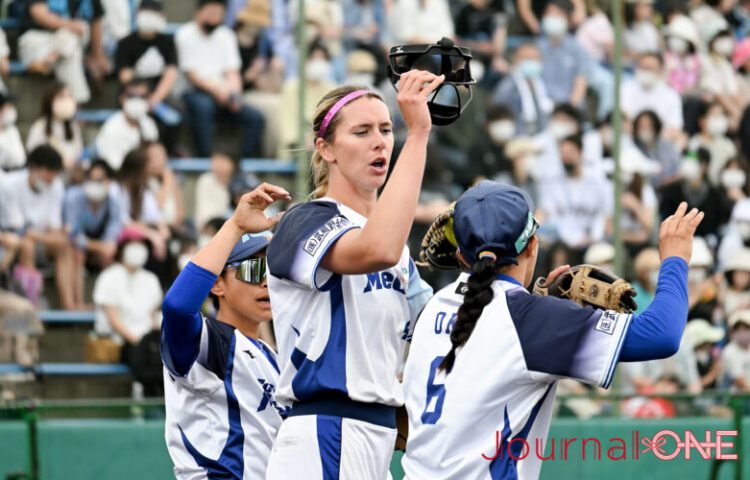 女子ソフトボール JDリーグ交流戦 戸田中央メディックス埼玉のAlyssa Denham（アリッサ・デンハム）投手-Journal-ONE撮影