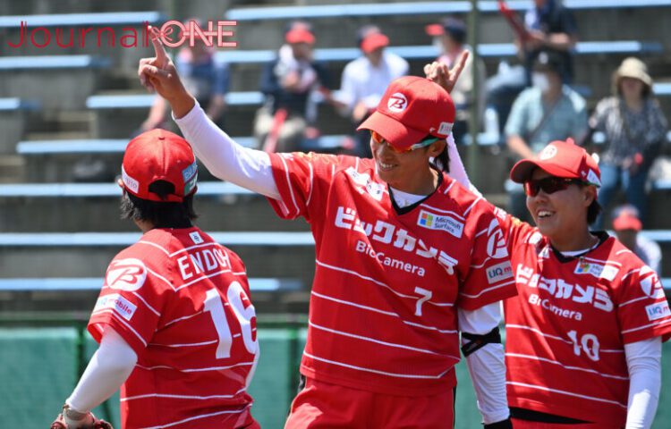 女子ソフトボール JDリーグ交流戦 ビックカメラ高崎ビークイーンの上野由岐子投手-Journal-ONE撮影