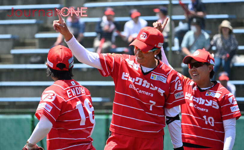 女子ソフトボール JDリーグ交流戦 ビックカメラ高崎ビークイーンの上野由岐子投手-Journal-ONE撮影