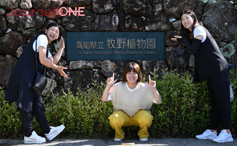 【四国を元気に!】女子ソフト・伊予銀行VERTZの黒木美紀投手、齋藤明日香選手、瀧川愛海選手が、NHKの朝ドラ "らんまん" 所縁の高知県立牧野植物園をご紹介‐Journal-ONE撮影