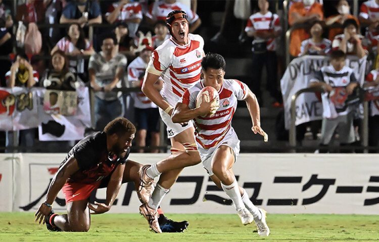 リポビタンD2023| JAPAN vs フィジー | 反撃のトライに向けて走る長田智希選手（埼玉パナソニックワイルドナイツ）-Journal-ONE撮影