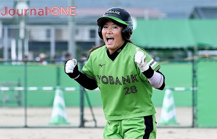ソフトボール 全日本総合選手権|JDリーグ 伊予銀行ヴェールズの川口茉奈選手は母校・中京大学戦で決勝2塁打を放つ（佐賀県白石町にて）-Journal-ONE撮影