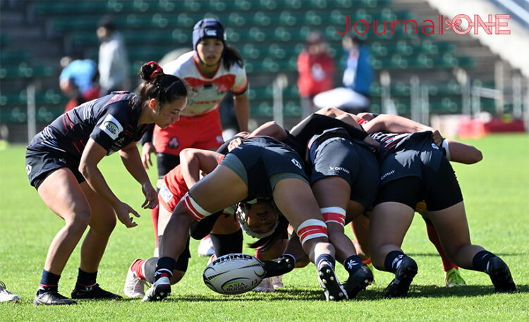 男女７人制ラグビーアジア予選| 準決勝の女子日本代表vs香港 激しくぶつかり合う両チームの選手たち-Journal-ONE撮影