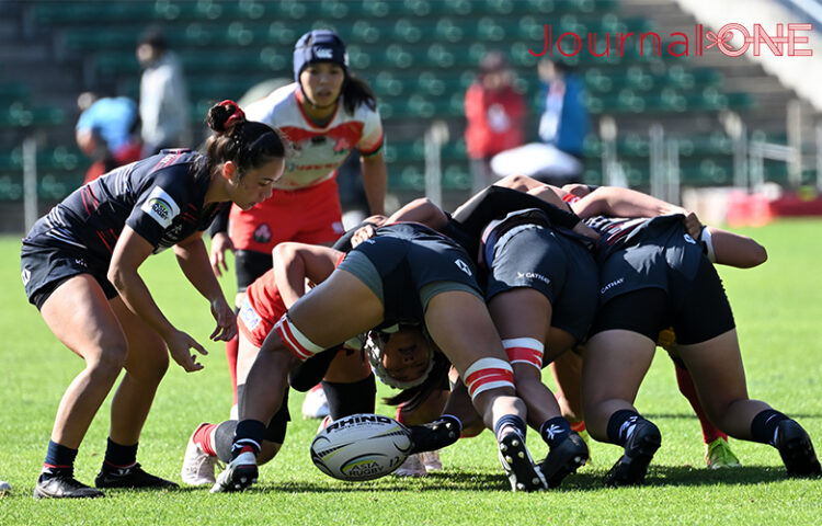 男女７人制ラグビーアジア予選| 準決勝の女子日本代表vs香港 激しくぶつかり合う両チームの選手たち-Journal-ONE撮影