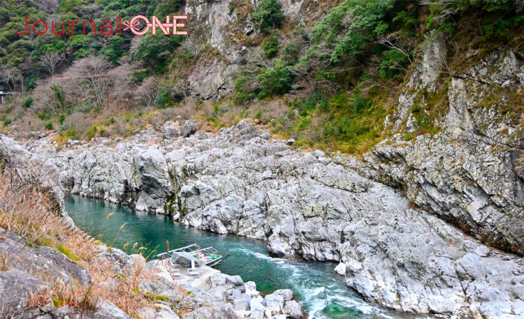 四国を元気に! | JR四国と女子ソフト・伊予銀行ヴェールスの地域創生 川口茉菜,庄村瑠衣､遠藤杏樺の3選手が徳島県大歩危峡の観光遊覧船で大自然に感動-Journal-ONE