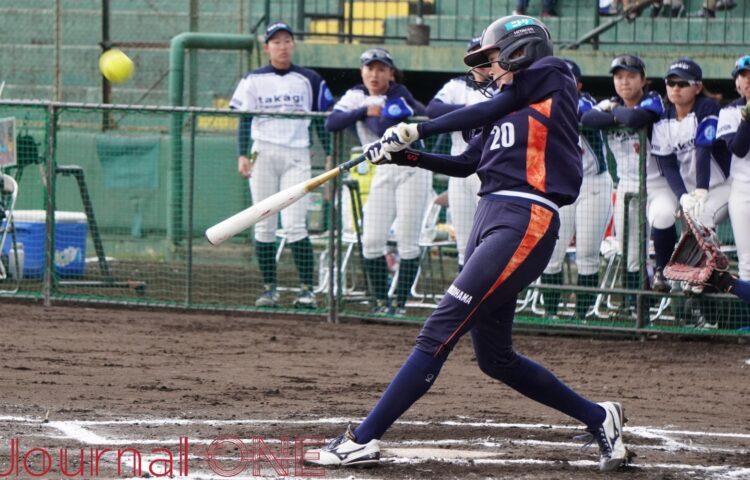 JournalｰONE | ソフトボール JDリーグ交流戦 先発起用に応えた平田（日立）が初回に先制2点本塁打を放つ