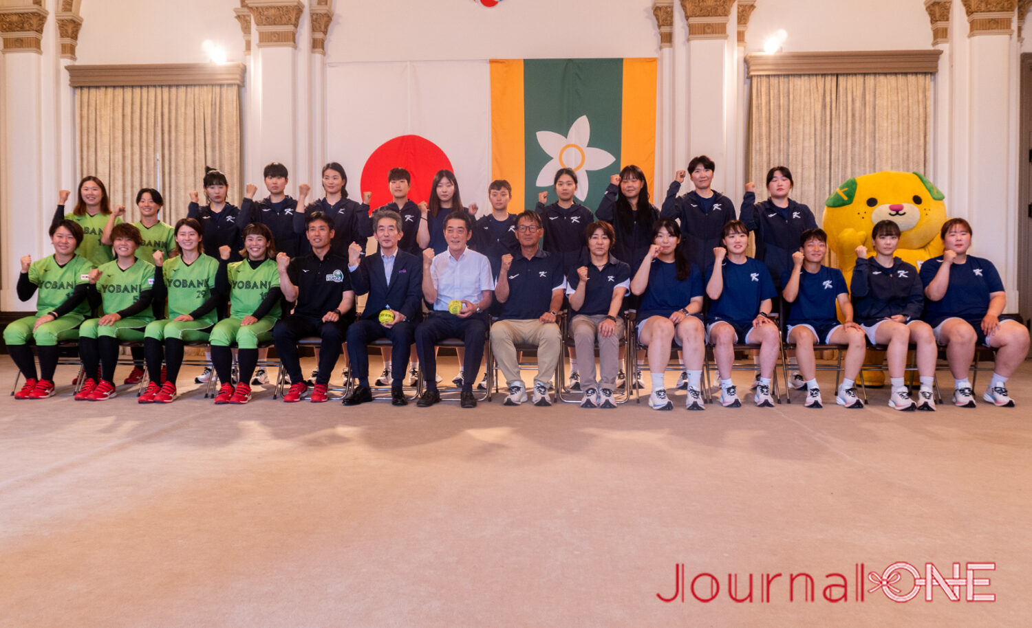 JournalーONE | 女子ソフト韓国代表の強化合宿で愛媛県庁を表敬訪問して記念撮影