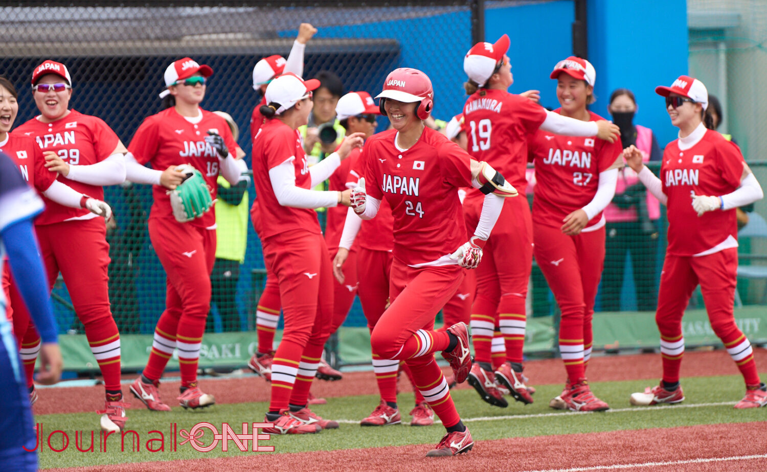 Journal-ONE | 女子ソフト日本代表 JDリーグ選抜との能登半島地震復興チャリティーマッチで勝ち越し本塁打を放った切石 結女（きりいし ゆめ）（トヨタ）-Journal-ONE撮影