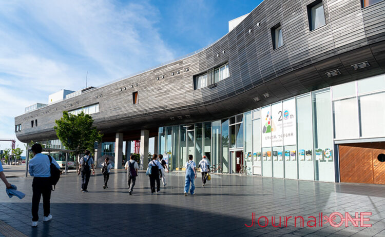 みなと交流センターはーばりーのファサード