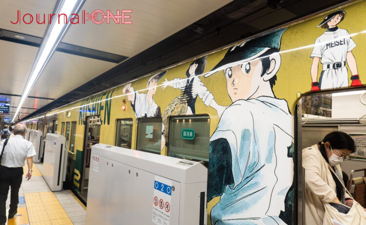 あだち充の漫画タッチが描かれた甲子園100周年ラッピングトレイン