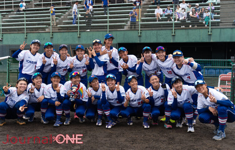 終盤の集中打で逆転勝ちした東海理化チェリーブロッサムズの選手たち- JournalｰONE撮影