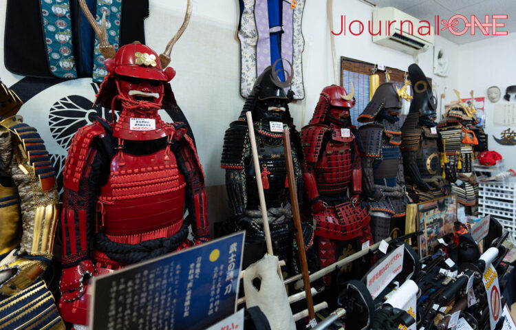 遠州掛川鎧屋で甲冑体験。ジャーナルワン撮影
