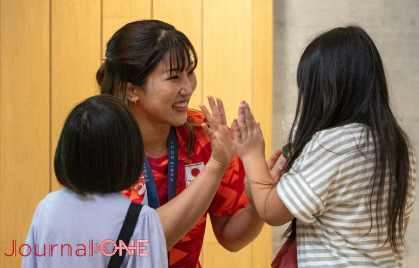 JournalｰONE | パリ五輪レスリング銅メダルの須﨑優衣が故郷・千葉県松戸市で街宣報告会-JournalｰONE撮影