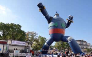 鉄人28号モニュメント - 日本と世界を繋ぐ国際交流メディア ― スポーツ