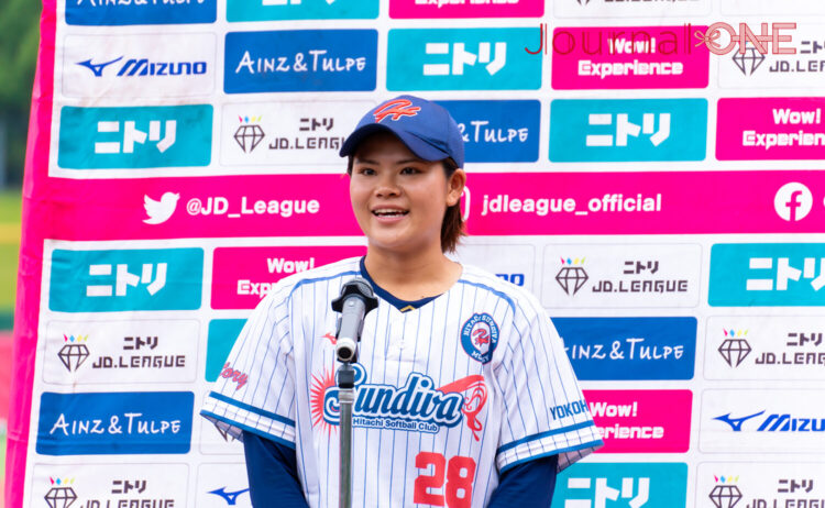 インタビューに答える日立サンディーバの山内早織捕手