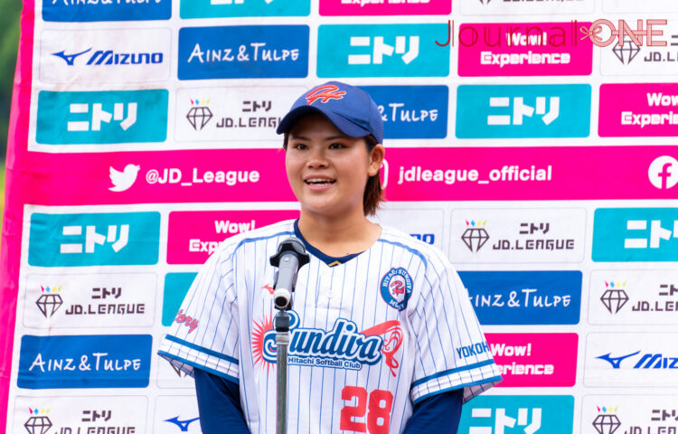 インタビューに答える日立サンディーバの山内早織捕手