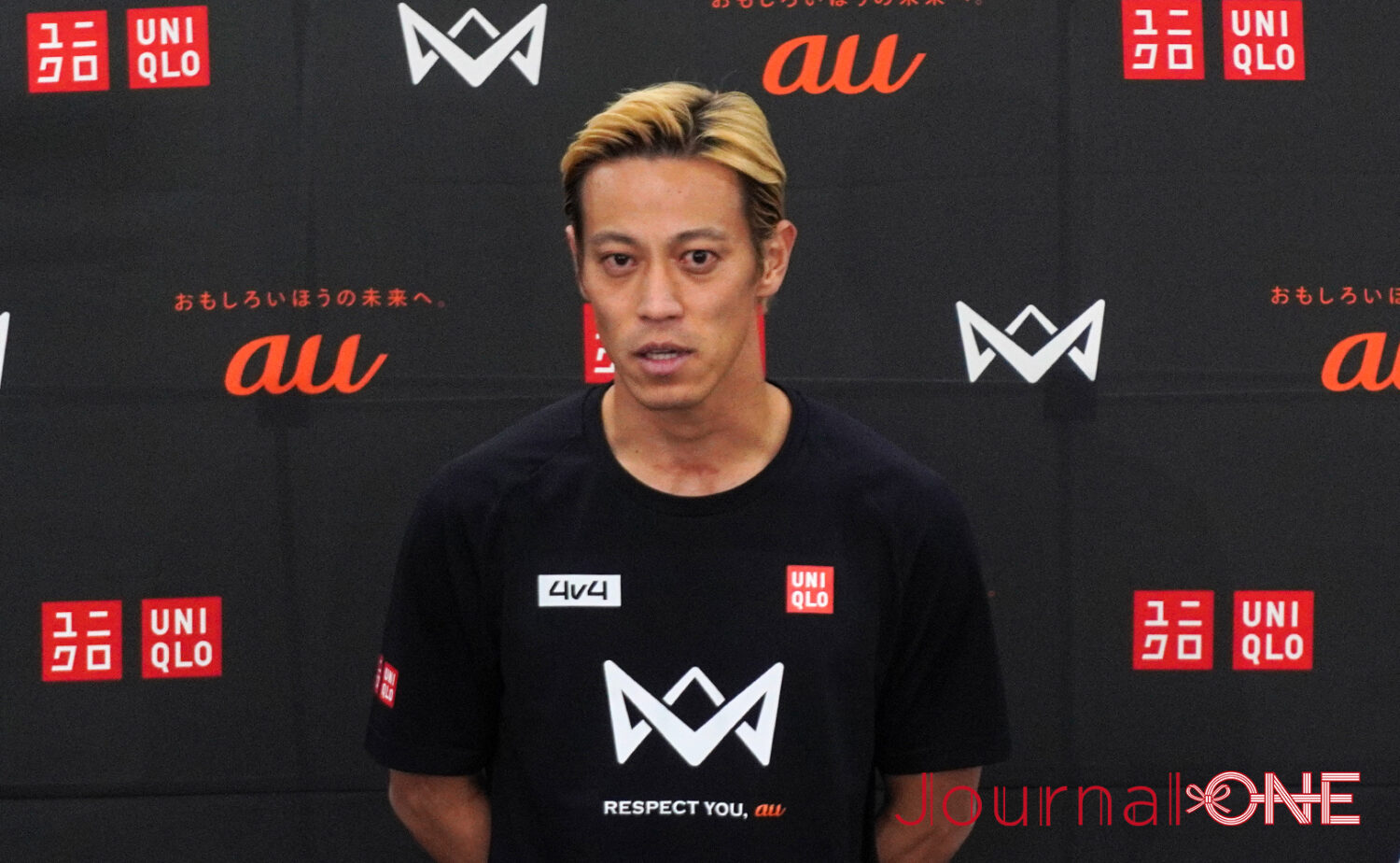 インタビューに答える本田圭佑氏