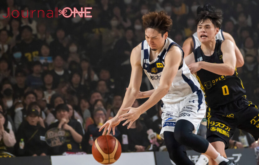 ”北関東ダービー”で比江島（宇都宮）と藤井（群馬）の激しい競り合い‐Journal-ONE撮影