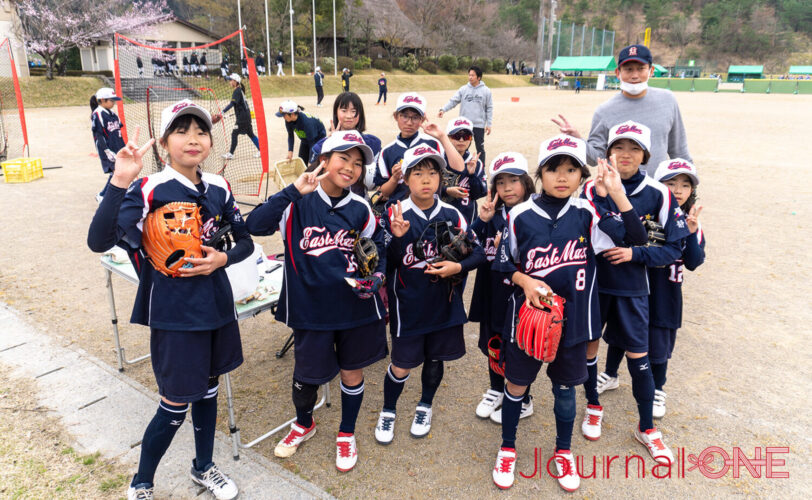 試合前に笑顔で撮影に応じる静岡EAST MAX SCの選手たち‐Journal-ONE撮影