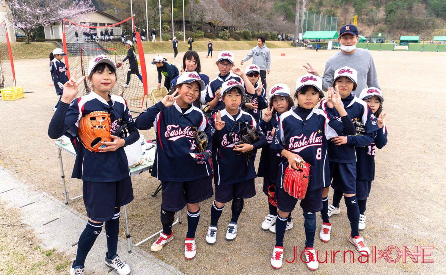 試合前に笑顔で撮影に応じる静岡EAST MAX SCの選手たち‐Journal-ONE撮影
