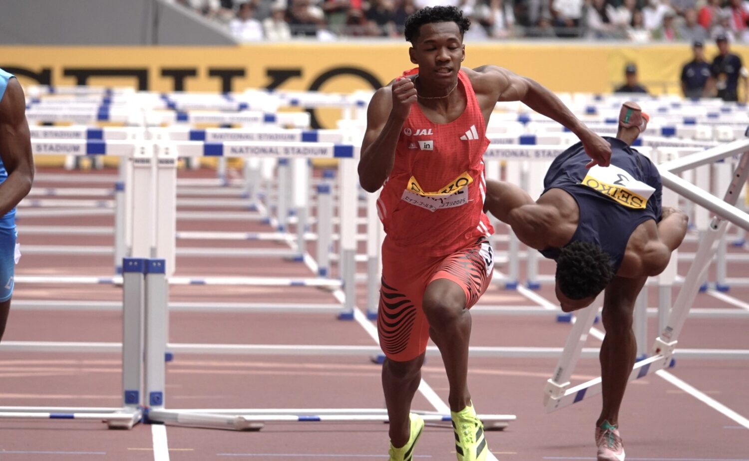 男子110mハードルを制したのは東京世界陸上に内定済みの村竹。向かい風のなかパワフルな走りを見せた-児玉育美撮影