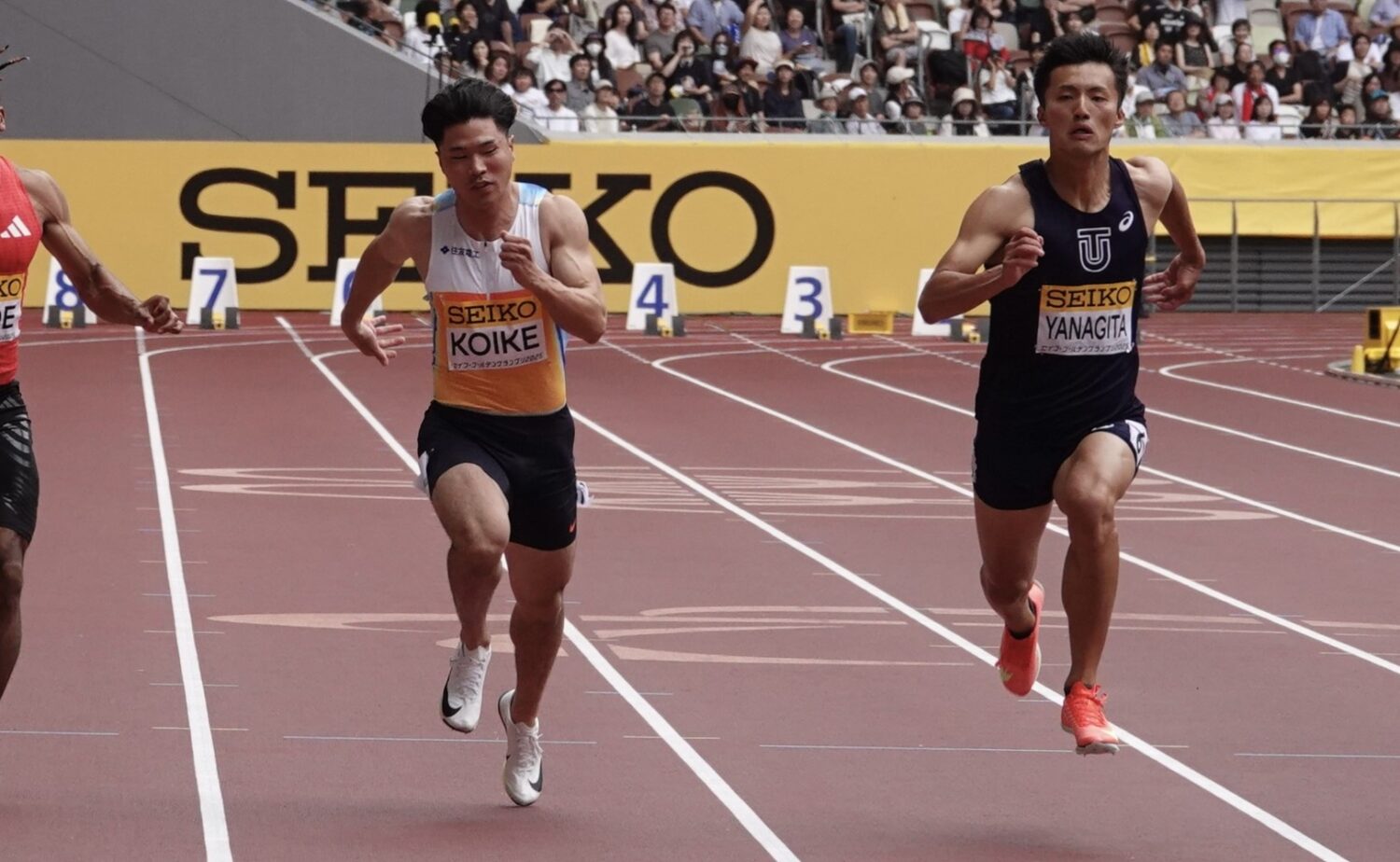 男子100mで連覇を遂げた栁田(右端)は、予選をぎりぎりで通過したなかでの快走だった(写真は予選のもの)-児玉育美撮影