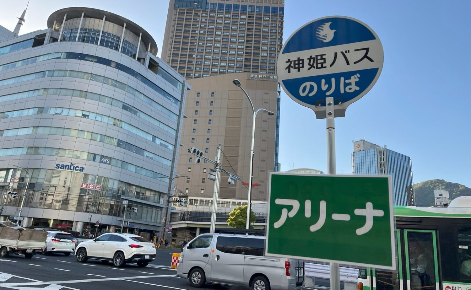 三宮駅のシャトルバス乗り場-大島和人撮影