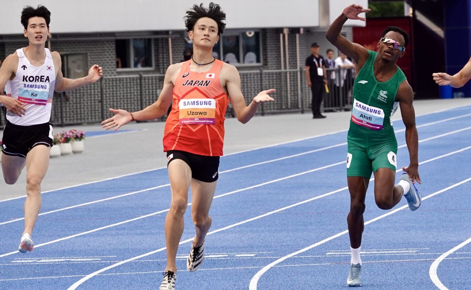 200mで好記録を連発している鵜澤(中央)。日本人初の19秒台が目前に迫っている‐児玉育美撮影