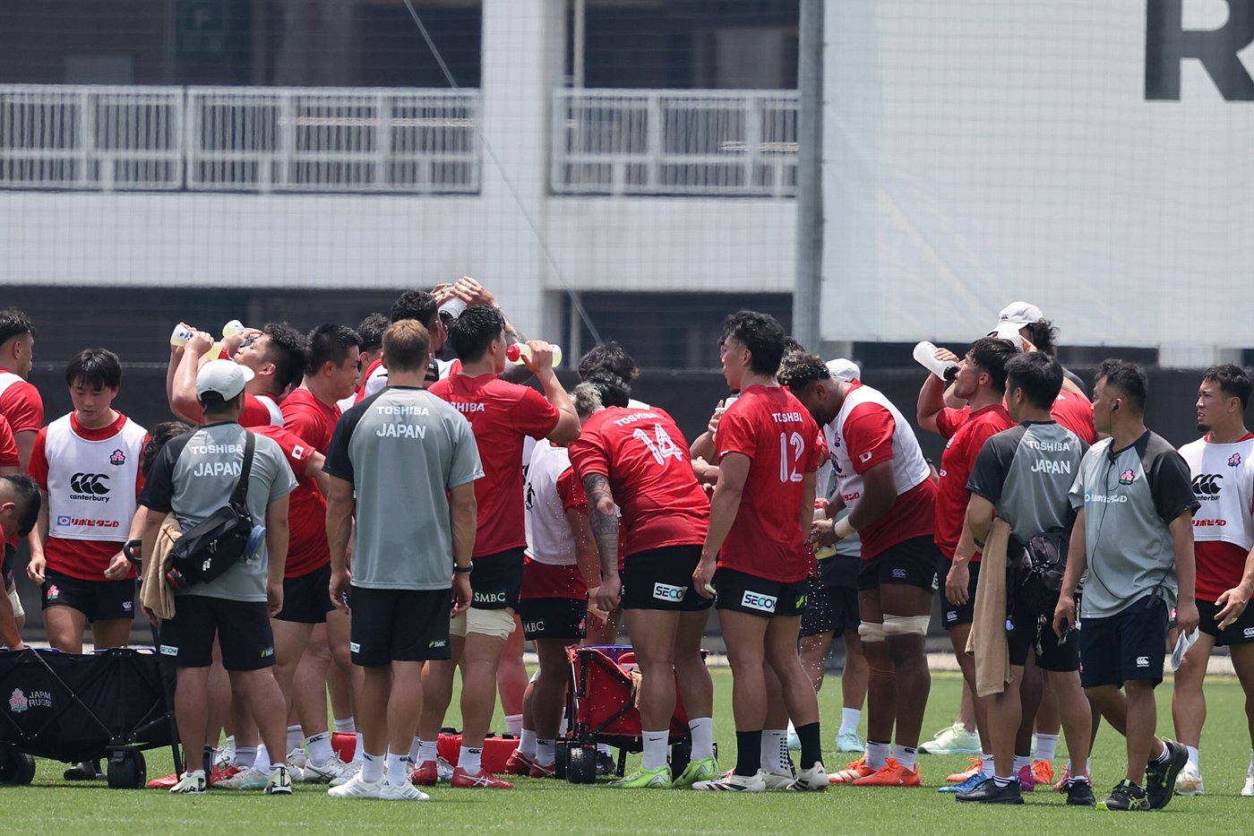 宮崎合宿:真夏の暑さの中での練習-斉藤健仁撮影