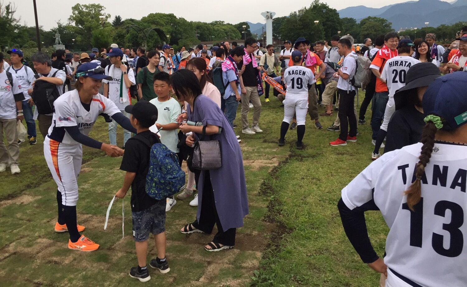 日立サンディーバのファンサービスに感動-平床大輔撮影