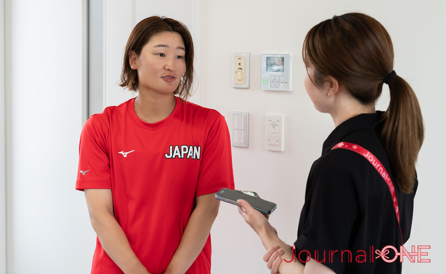 インタビューに応える藤森捺美選手(日立)-Journal-ONE撮影
