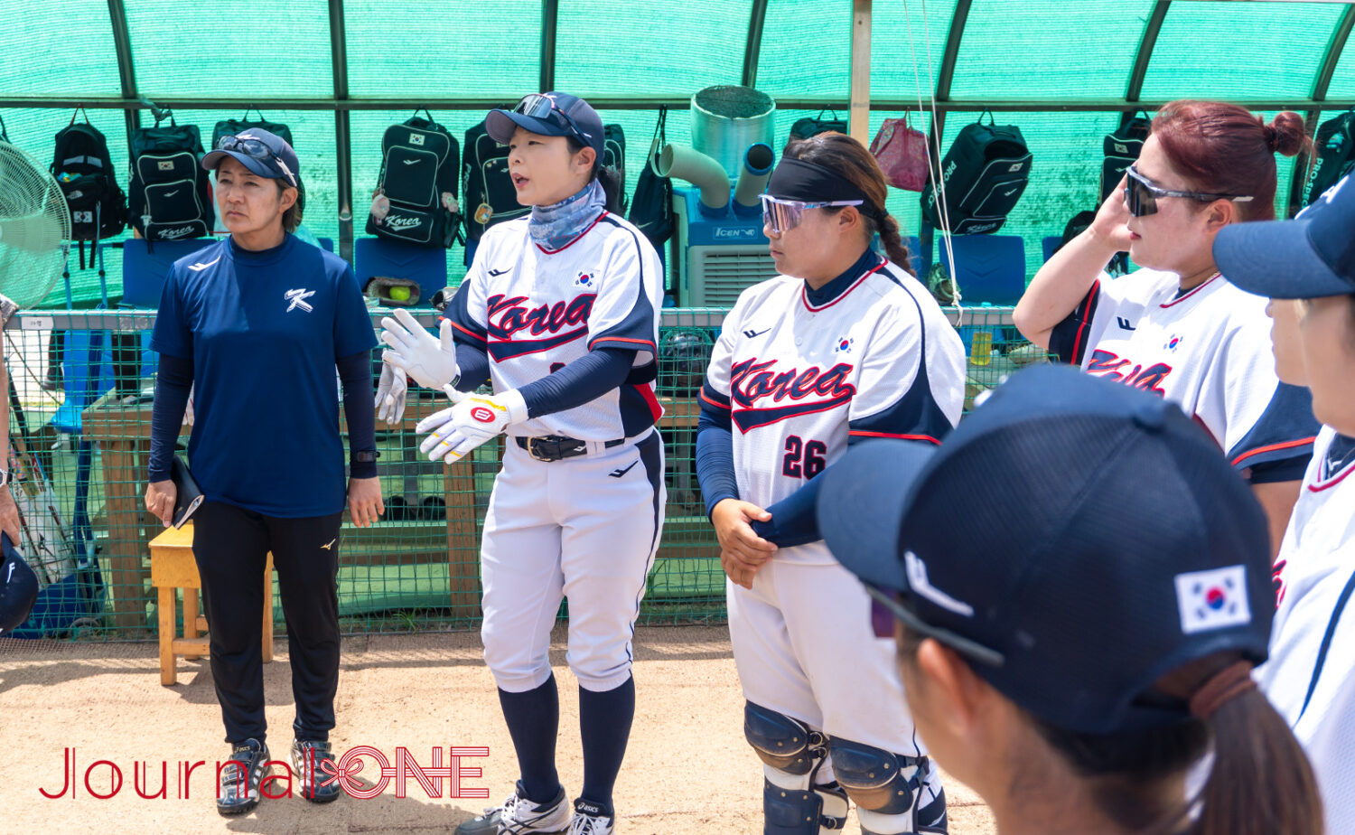 ソウルで開催された伊予銀行と韓国代表のソフトボール親善試合の様子
