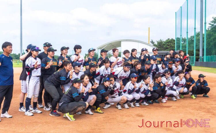 ソウルで開催された伊予銀行と韓国代表のソフトボール親善試合の様子