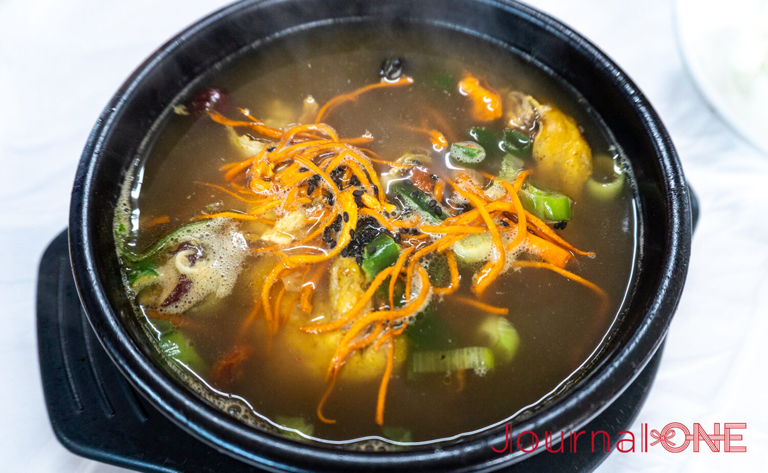 漢方参鶏湯（약초꾼 한방 삼계탕｜ヤチョックン ハンバン サムゲタン）