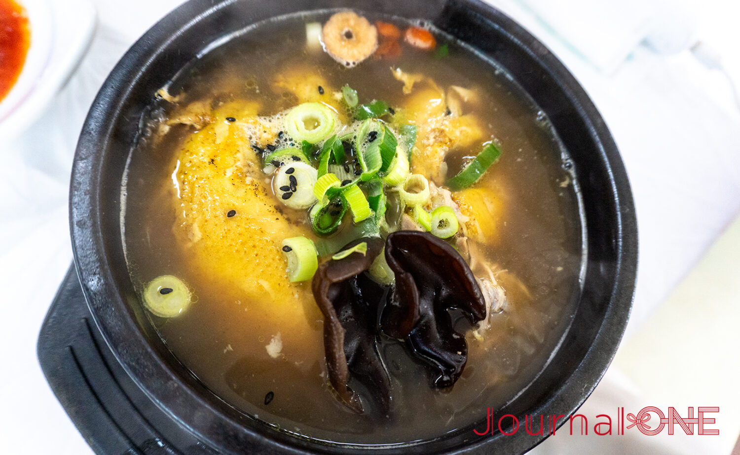 漢方参鶏湯（약초꾼 한방 삼계탕｜ヤチョックン ハンバン サムゲタン）