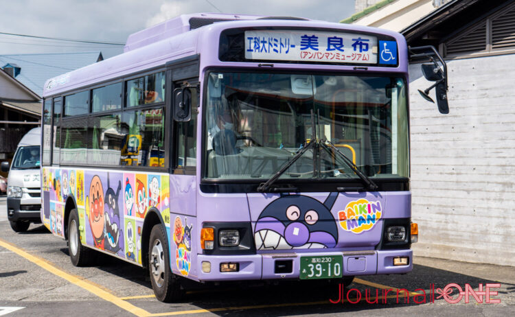 ジェイアール四国バスの、ばいきんまん車両