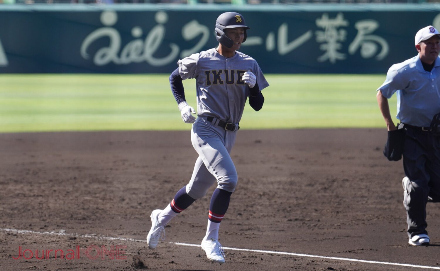 バックスクリーン横に本塁打を打ち込んだ原（仙台育英）-Journal-ONE撮影