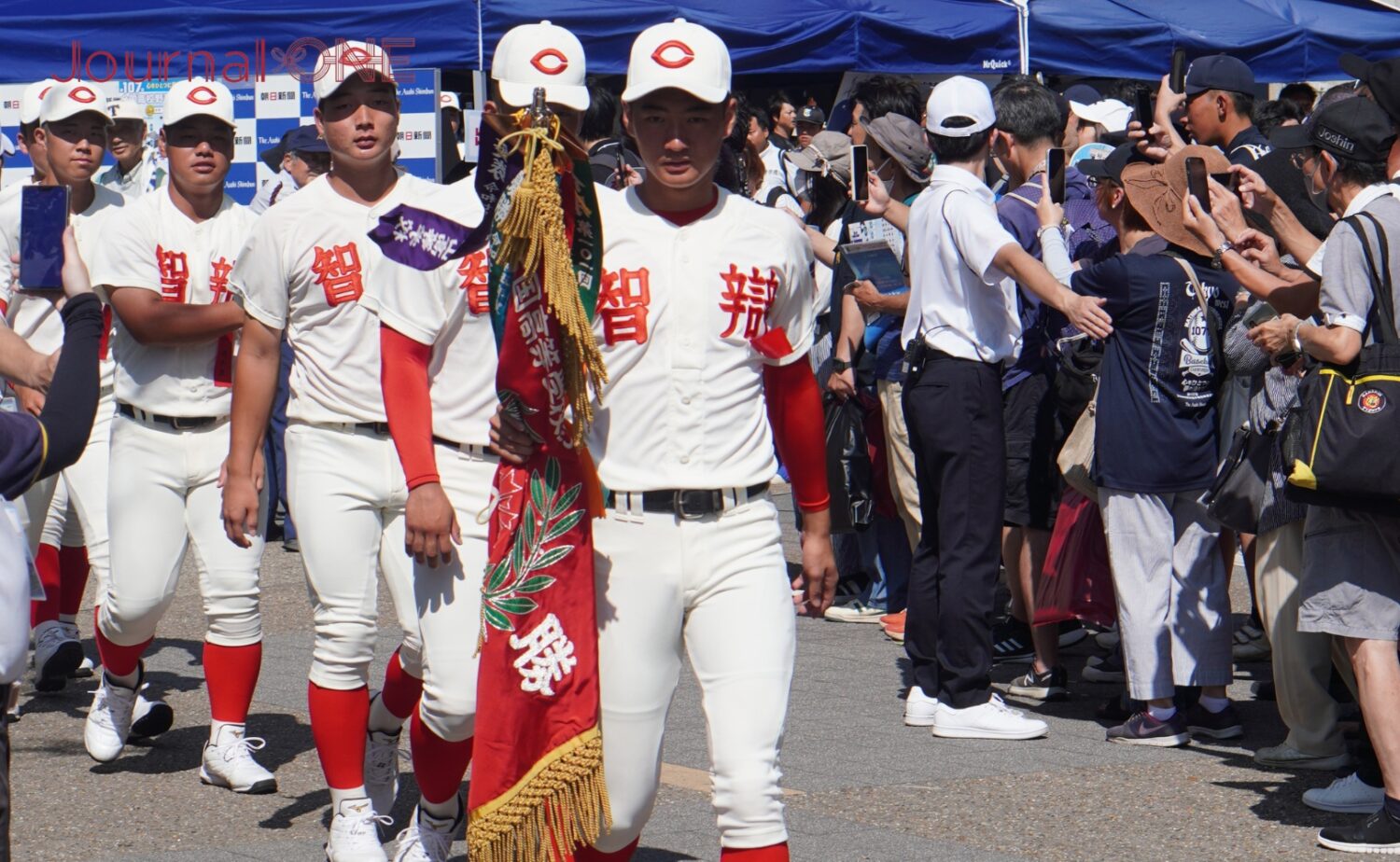 92年ぶり同一校2年連続の選手宣誓を前にした山田主将-Journal-ONE撮影