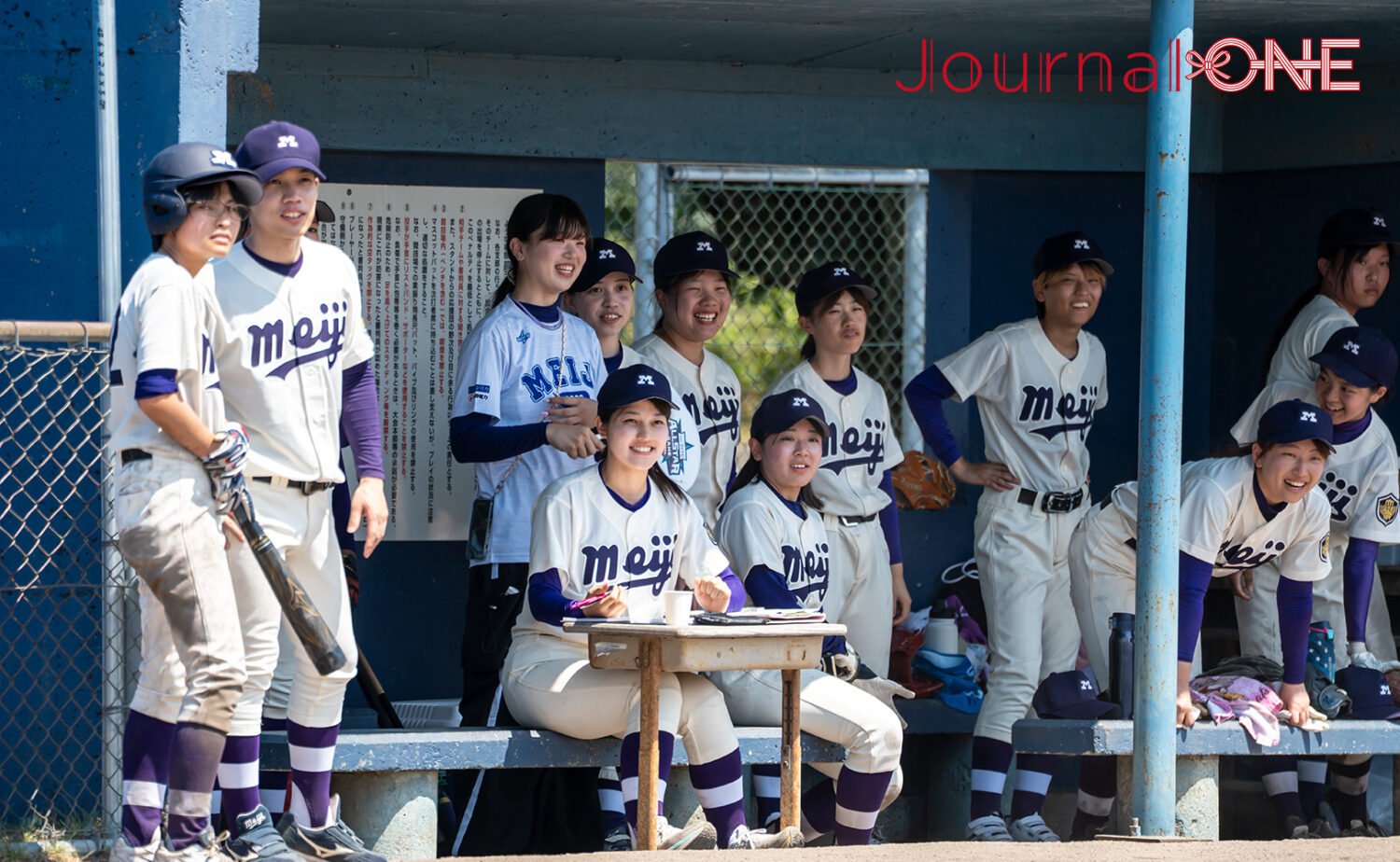 若杉主将と同じく4年生の磯田マネージャーもユニフォームを着てスコアを付ける-Journal-ONE撮影