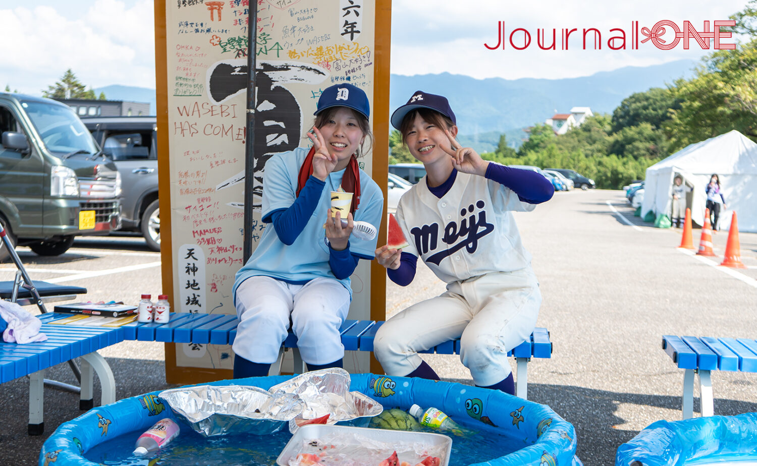 対戦した選手同士が笑顔で交流を深める‐Journal-ONE撮影