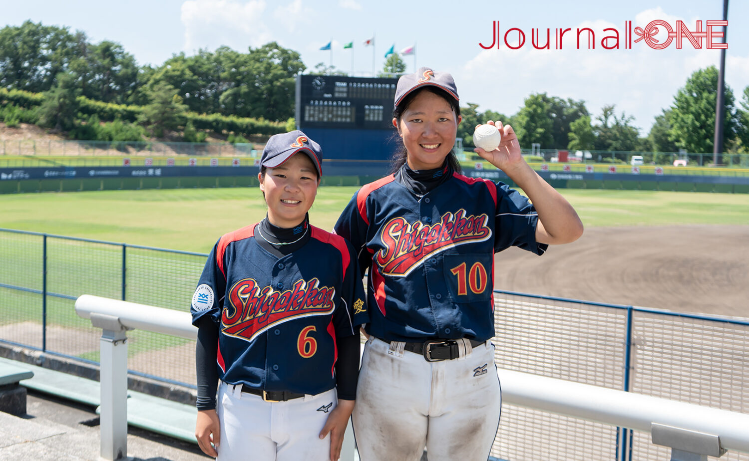 優勝バッテリーとなった至学館大の安並（左）と小倉（右）-Journal-ONE撮影