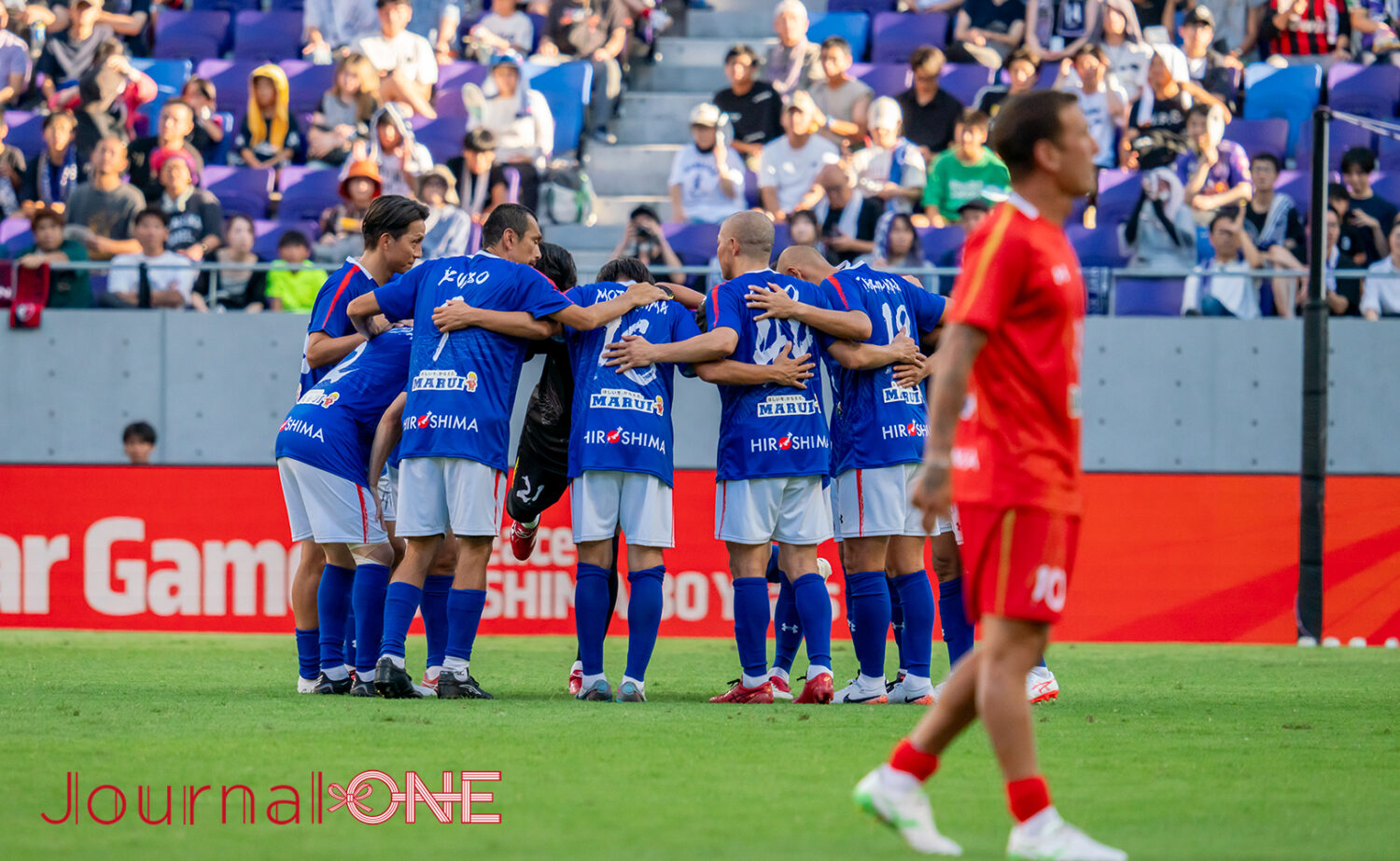 試合前に円陣を組むZICO JAPAN LEGEND-Journal-ONE撮影
