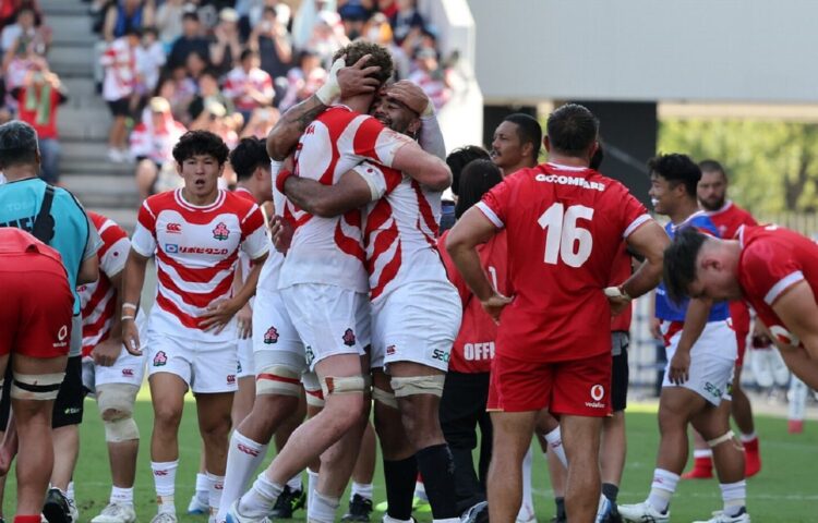 ウェールズとの第1戦に勝利した日本代表∸斉藤健仁撮影