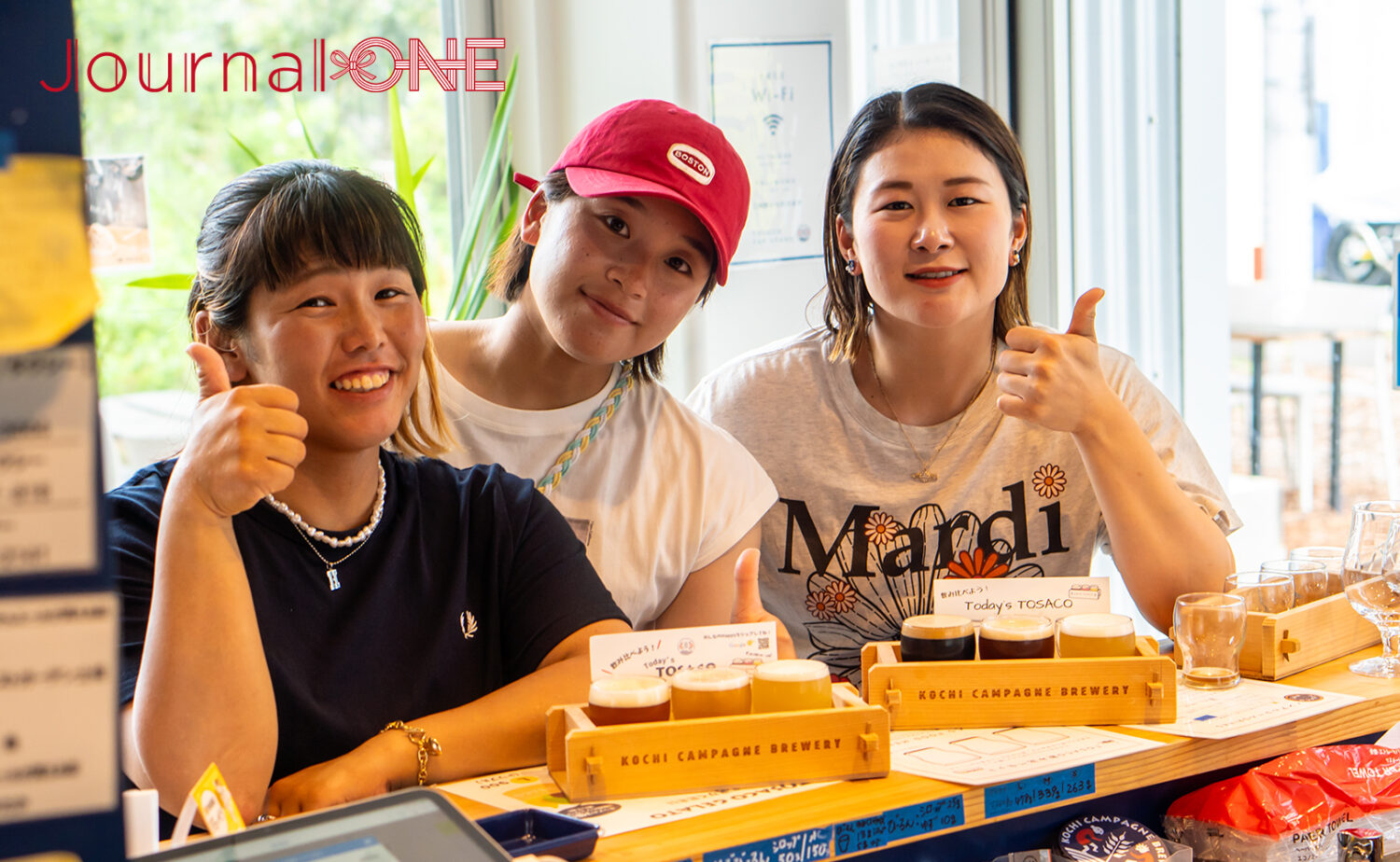 伊予銀行ヴェールズの女子選手がTOSACO TAP STANDで地元ビールを堪能